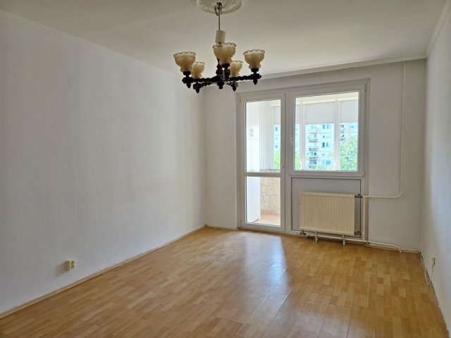 Eladó panellakás, Debrecenben 39.9 M Ft, 1 szobás