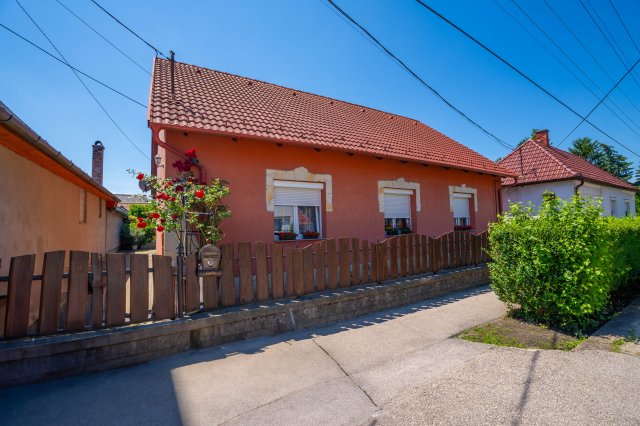 Eladó családi ház, Tatabányán, Feszty Árpád utcában 75 M Ft