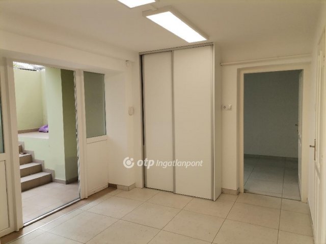 Kiadó ipari ingatlan, Békéscsabán 280 E Ft / hó