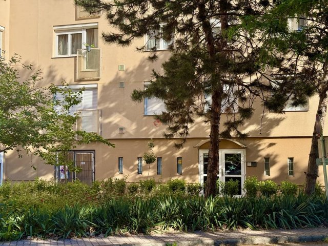 Eladó panellakás, Székesfehérvárott 49.9 M Ft, 2 szobás