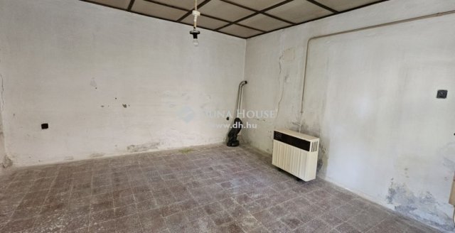 Eladó családi ház, Sombereken 12.99 M Ft, 3 szobás