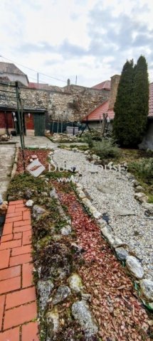 Eladó családi ház, Pécsett 46.9 M Ft, 3 szobás