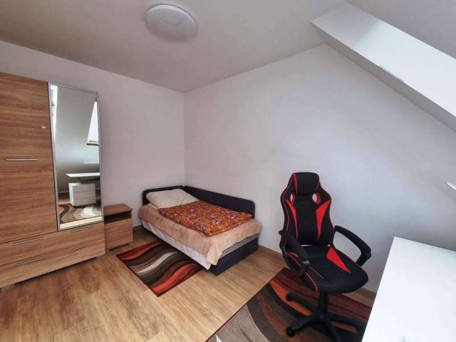 Kiadó téglalakás, albérlet, Pécsett 260 E Ft / hó, 3 szobás