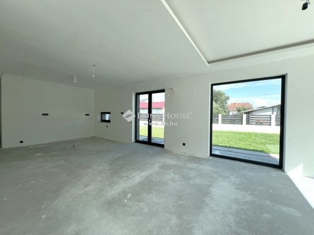 Eladó családi ház, Szigetszentmiklóson 149 M Ft, 4 szobás