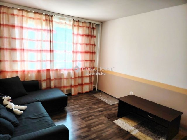 Eladó panellakás, Tatabányán 31.99 M Ft, 2 szobás