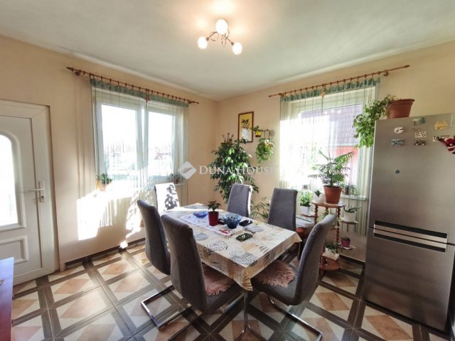 Eladó családi ház, Kulcson 72 M Ft, 5 szobás