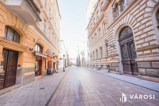 Eladó téglalakás, Budapesten, V. kerületben 31 M Ft, 1 szobás