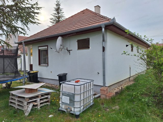 Eladó családi ház, Ebergőcön 54.9 M Ft, 2 szobás