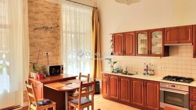 Eladó téglalakás, Budapesten, VI. kerületben 124.9 M Ft