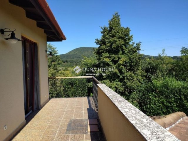 Eladó családi ház, Piliscsabán 243.9 M Ft, 6 szobás