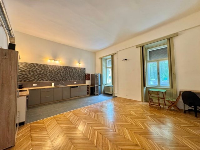 Kiadó téglalakás, albérlet, Pécsett 200 E Ft / hó, 2 szobás