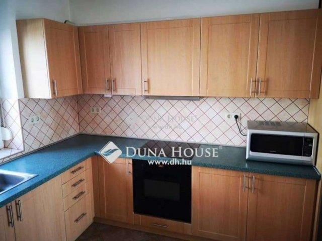 Kiadó téglalakás, albérlet, Pécsett 280 E Ft / hó, 3 szobás