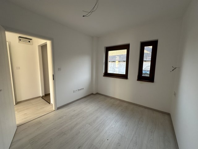 Eladó ikerház, Vácon 110 M Ft, 4 szobás / költözzbe.hu