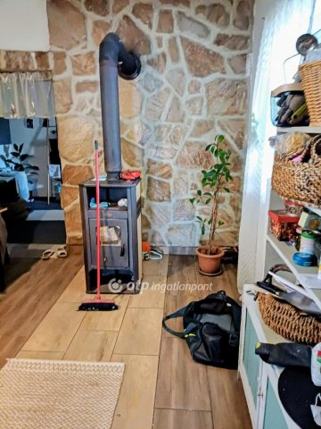 Eladó családi ház, Erdőtelken 25 M Ft, 4 szobás