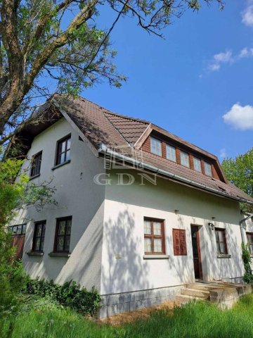 Eladó családi ház, Balatonkenesén 85 M Ft, 5 szobás