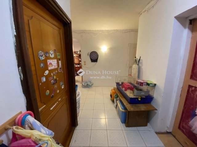 Eladó családi ház, Budaörsön 192 M Ft, 9 szobás