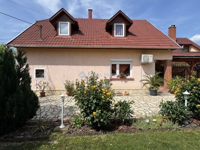 Eladó családi ház, Békésen 95 M Ft, 5 szobás