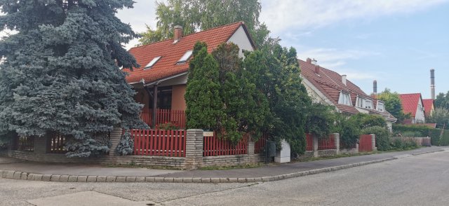 Eladó családi ház, Százhalombattán 84.9 M Ft, 4 szobás
