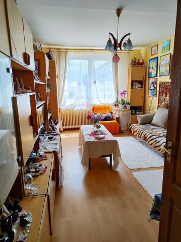 Eladó panellakás, Egerben 38 M Ft, 3 szobás