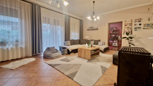 Eladó családi ház, Debrecenben 99.9 M Ft, 4 szobás
