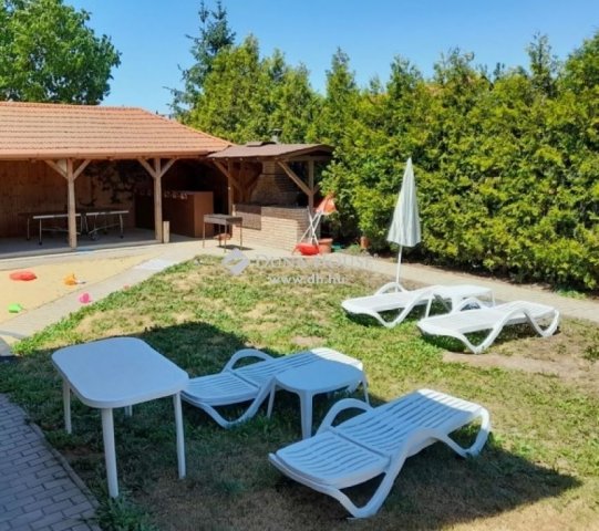 Eladó hotel, Hajdúszoboszlón 626.2 M Ft, 2 szobás