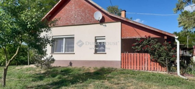 Eladó családi ház, Szentesen 36.5 M Ft, 4 szobás