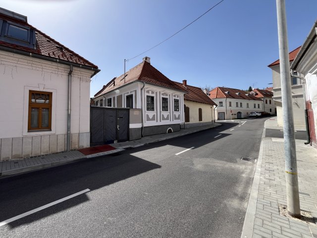 Eladó családi ház, Veszprémben 90 M Ft, 3 szobás