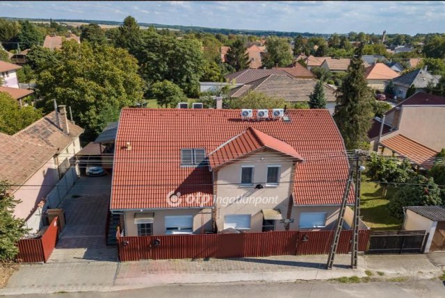 Eladó téglalakás, Gyömrőn 189 M Ft, 8+7 szobás