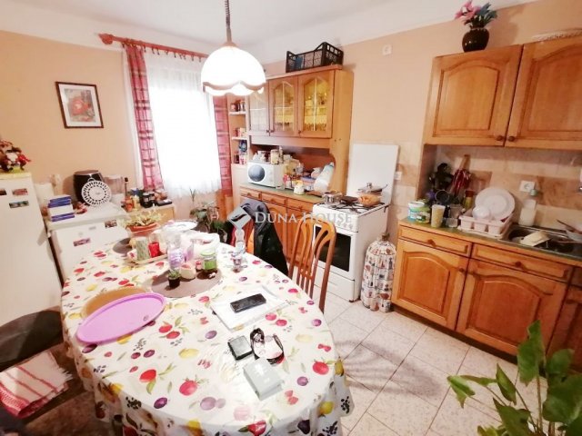 Eladó családi ház, Csurgón 19 M Ft, 5 szobás