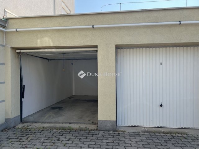 Eladó garázs, Veszprémben 8.5 M Ft / költözzbe.hu
