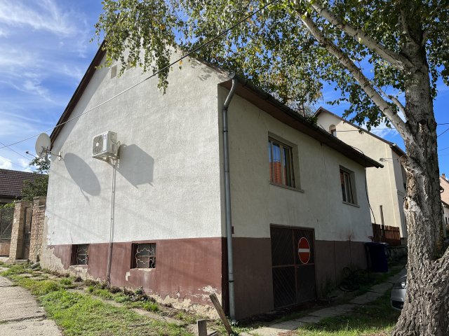 Eladó családi ház, Mecseknádasdon, József Attila utcában