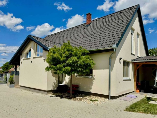 Eladó családi ház, Balatonszentgyörgyön 109.9 M Ft, 2+1 szobás