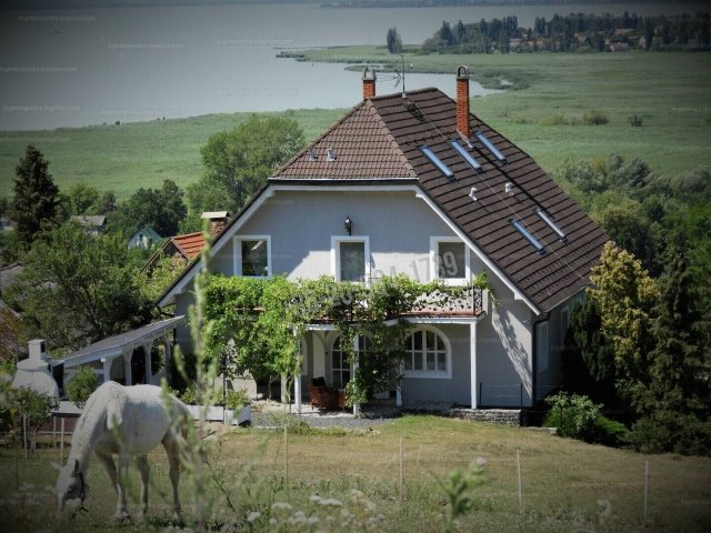 Eladó családi ház, Badacsonytördemicen 249 M Ft, 6 szobás