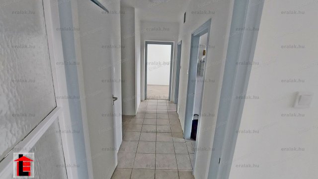 Eladó téglalakás, Győrött 40.99 M Ft, 2 szobás