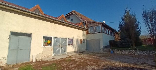 Eladó családi ház, Enyingen 89.9 M Ft, 10 szobás