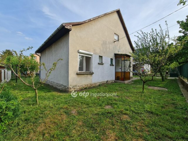 Eladó családi ház, Balatonakarattyán 59.9 M Ft, 2+1 szobás