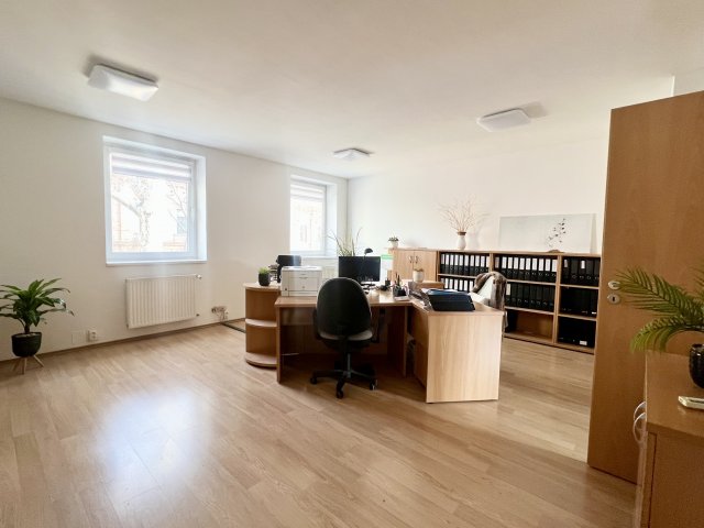 Eladó iroda, Pécsett 479 M Ft, 6 szobás / költözzbe.hu