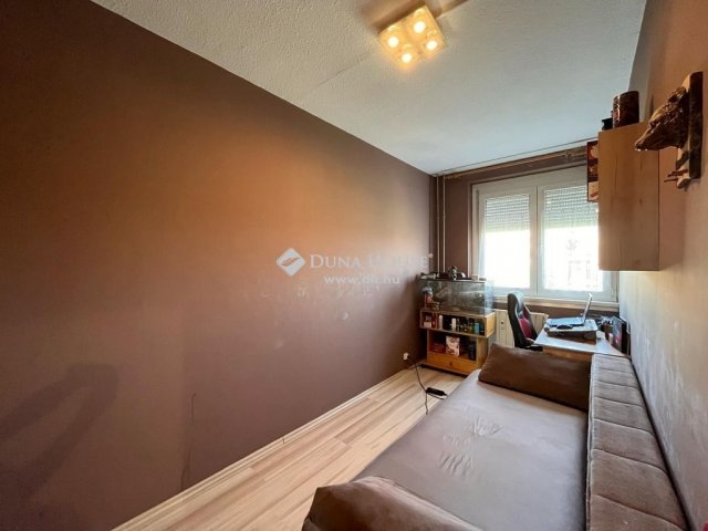 Eladó panellakás, Kecskeméten 44.9 M Ft, 3 szobás
