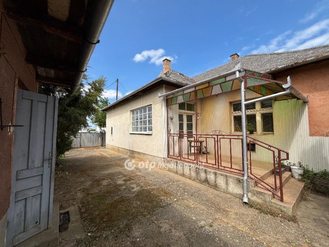 Eladó családi ház, Dögén 20.5 M Ft, 4 szobás