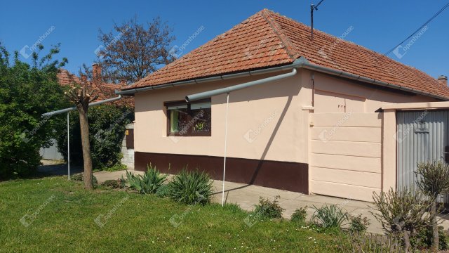 Eladó családi ház, Gyulán 27.9 M Ft, 3 szobás