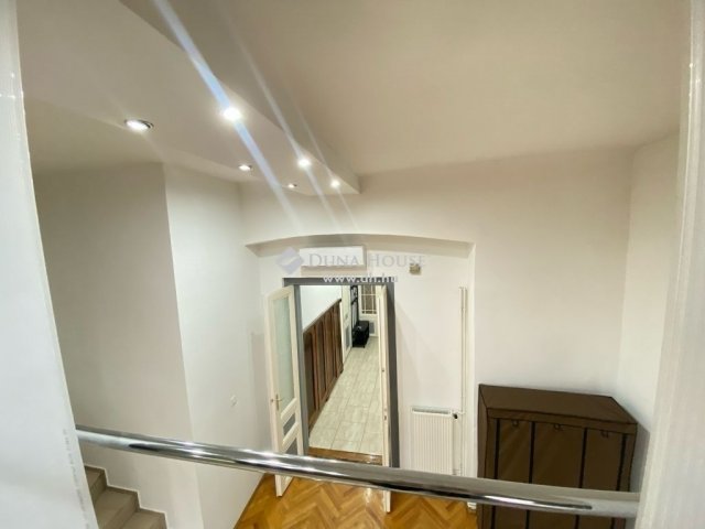 Eladó téglalakás, Budapesten, VI. kerületben 94.9 M Ft, 1 szobás