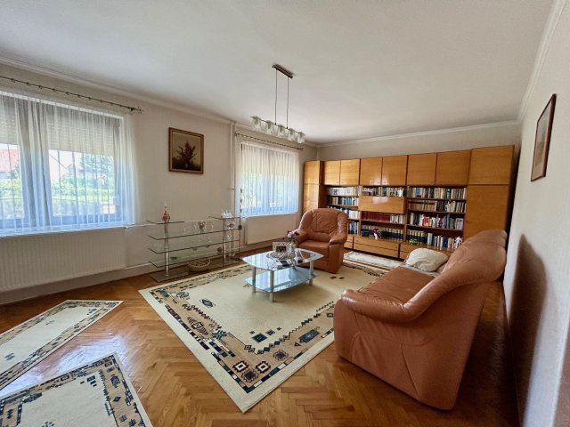 Eladó családi ház, Siklóson 67.9 M Ft, 4 szobás