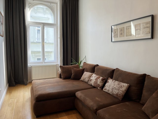 Kiadó téglalakás, albérlet, Budapesten, V. kerületben, 3 szobás