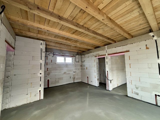 Eladó téglalakás, Cegléden 51.5 M Ft, 4 szobás