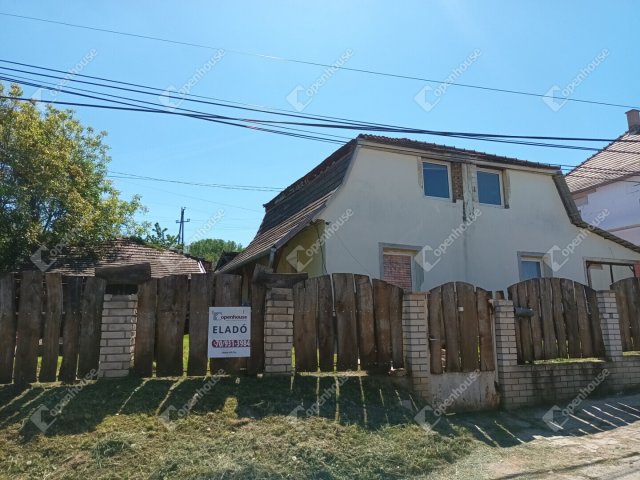 Eladó családi ház, Neszmélyen 55 M Ft, 5 szobás