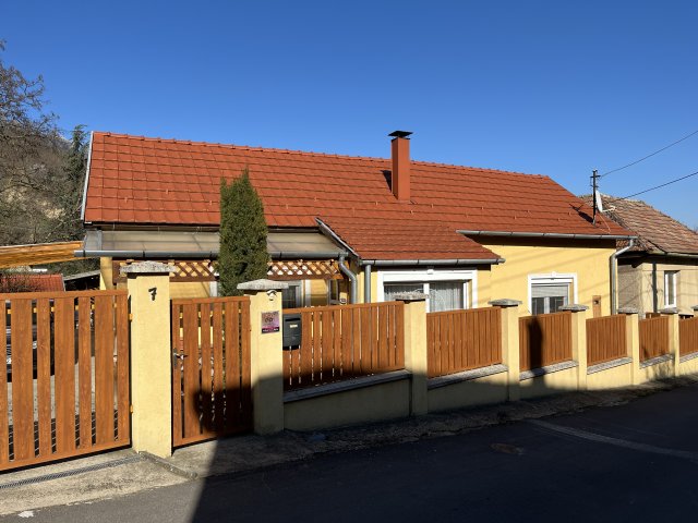 Eladó családi ház, Tokajban 42 M Ft, 2 szobás