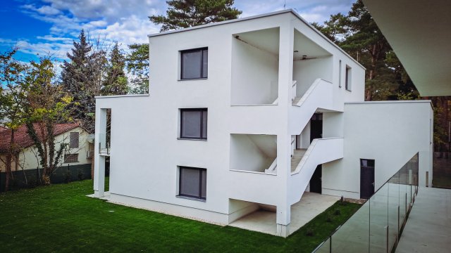 Eladó téglalakás, Balatonfenyvesen 142.08 M Ft, 3 szobás