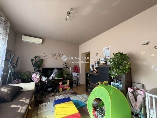 Eladó családi ház, Vecsésen 59.9 M Ft, 2 szobás