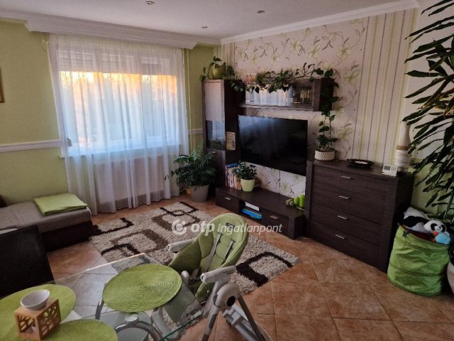 Eladó családi ház, Debrecenben 74.9 M Ft, 5+1 szobás