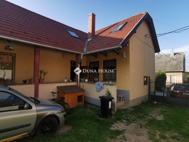 Eladó családi ház, Dunaszentmiklóson 60 M Ft, 6 szobás